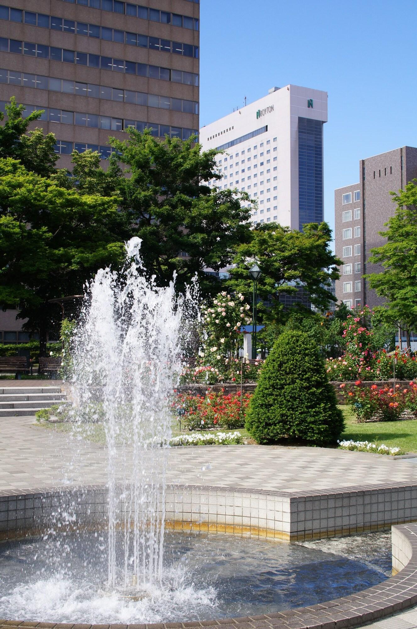 Royton Sapporo Hotel Buitenkant foto Fountain at the station