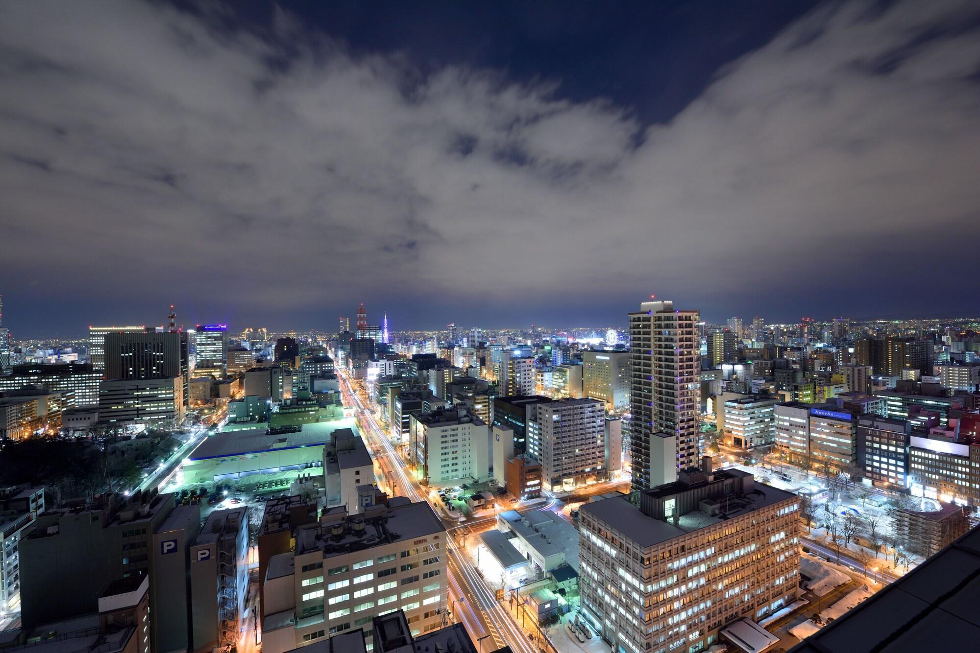 Royton Sapporo Hotel Buitenkant foto View of the city at night