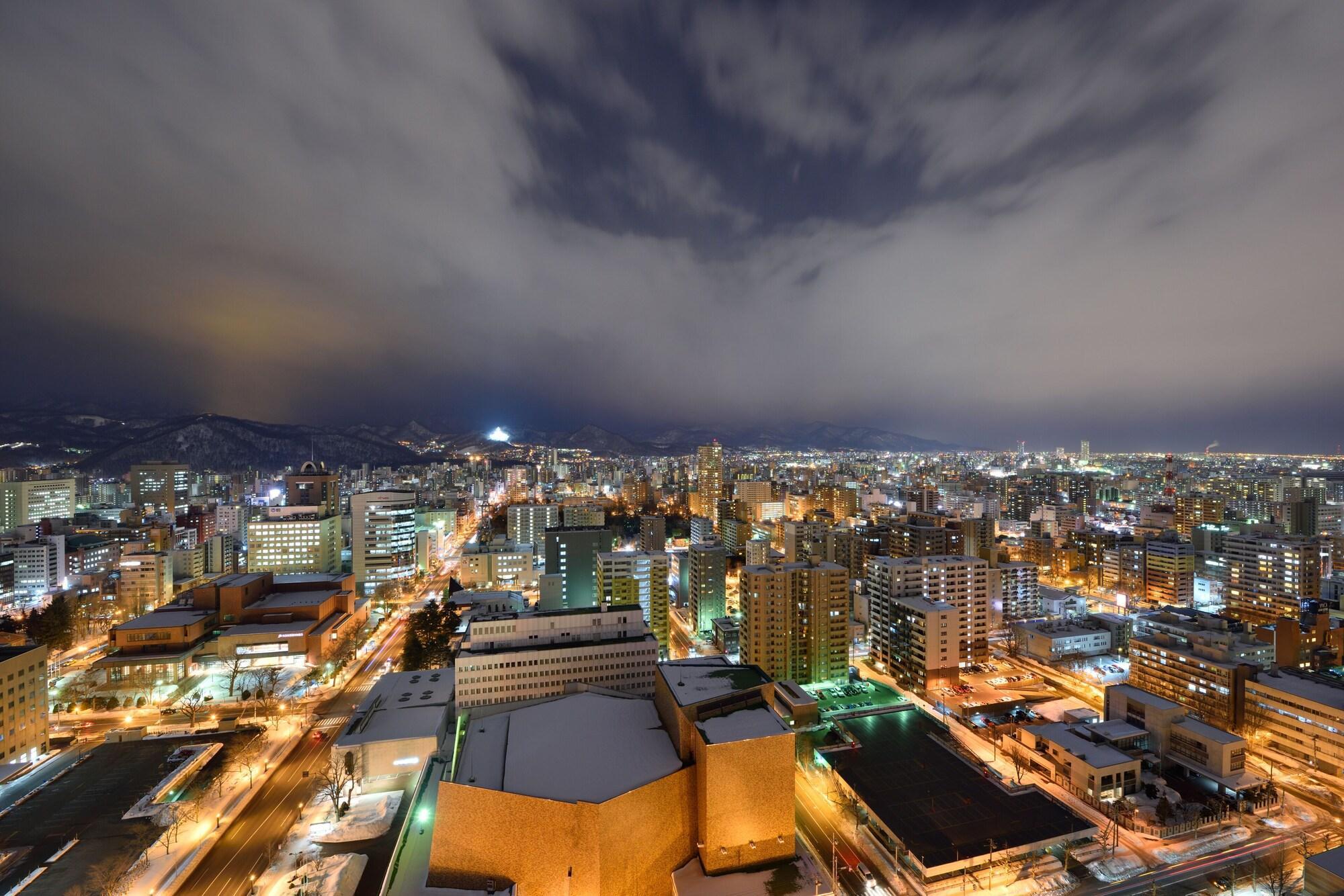 Royton Sapporo Hotel Buitenkant foto Santiago skyline at night